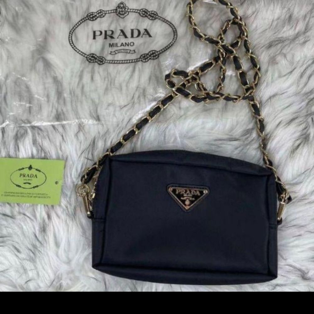 New black Small purse with Zipper and gold Chain belt should purs - Picture 7 of 15